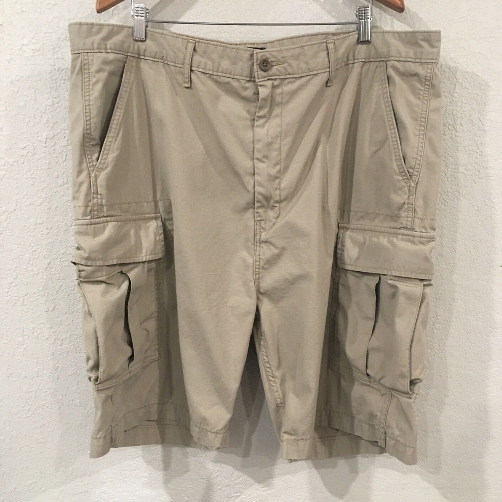 Levi's Strauss Men's Sz 42 Shorts Tan Cargo 100% Cotton Summer Hiking Outdoor